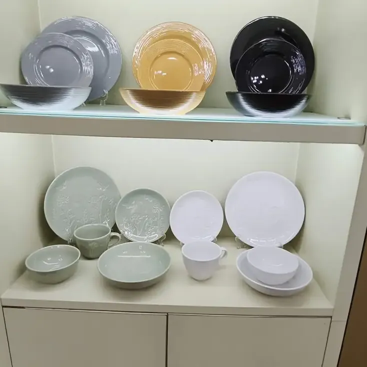 Dinner Set for 4 - Wholesale 8-Piece Stoneware Dinnerware