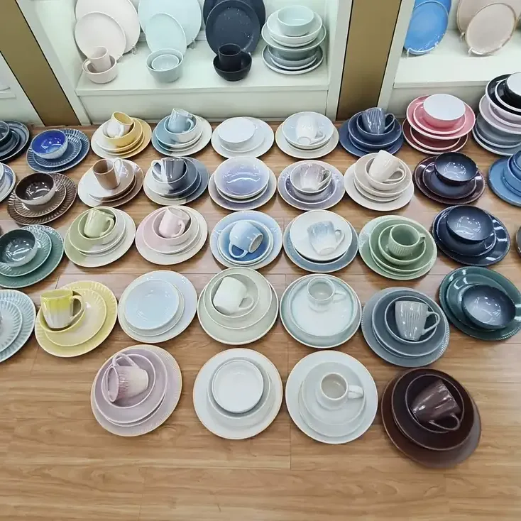 Dinner Table Sets - Complete Wholesale Dinnerware Collections